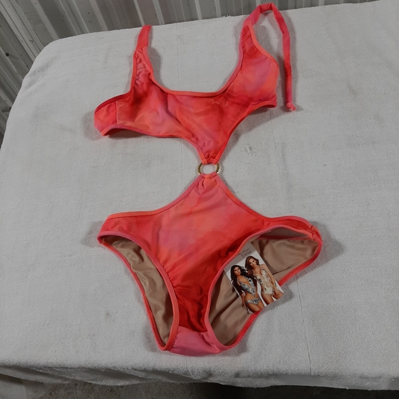 Ladies swim ( baidingsuit) - Picture 3 of 5